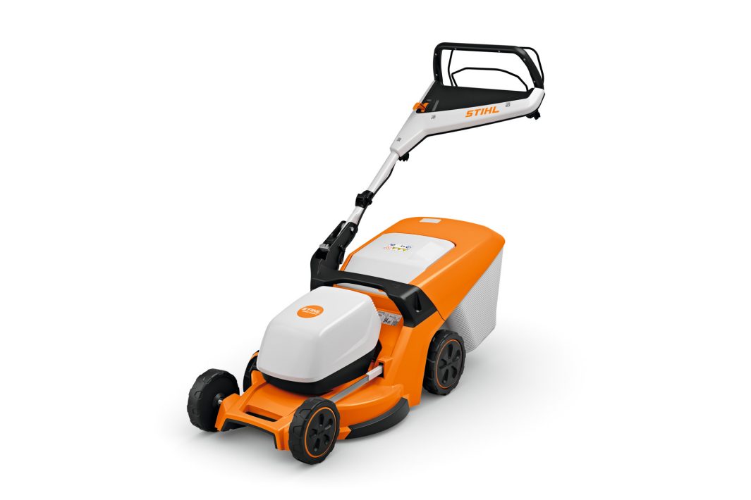 STIHL RMA 348 VS Set – 18in Battery Self‑Propelled Lawn Mower | Includes AK Battery & Charger